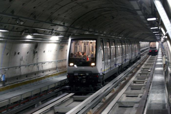 Immagine: Nuova segnaletica per ciechi nella Metro di Torino