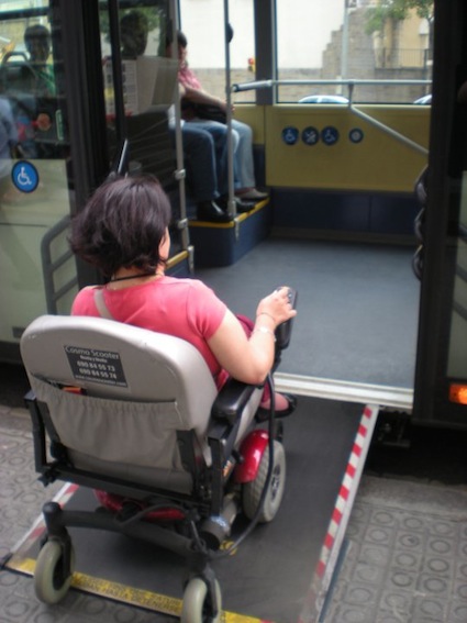 Immagine: Linee 13 e 71 accessibili ai disabili